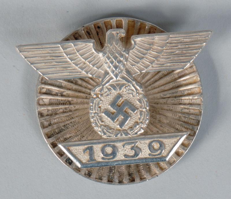 GERMAN WWII IRON CROSS 1ST CLASS, 1939 BAR TO THE 1914 IRON CROSS 1ST CLASS. SCREW BACK.
