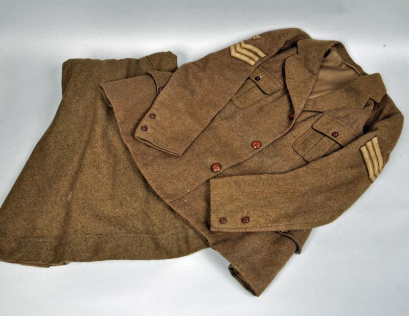 BRITISH WWI WOMAN’S UNIFORM.