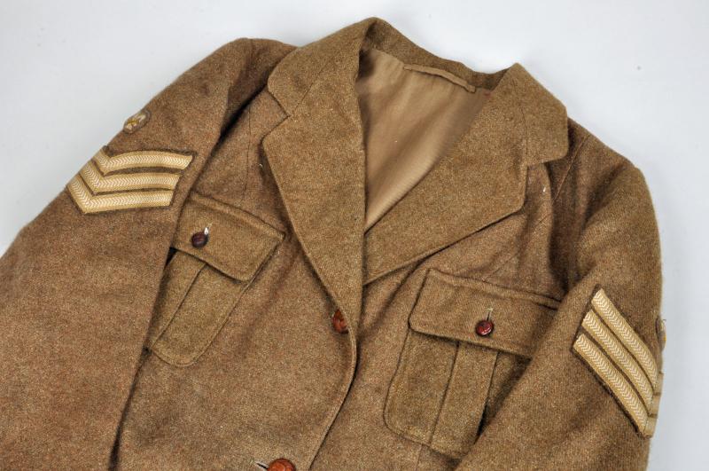 BRITISH WWI WOMAN’S UNIFORM.