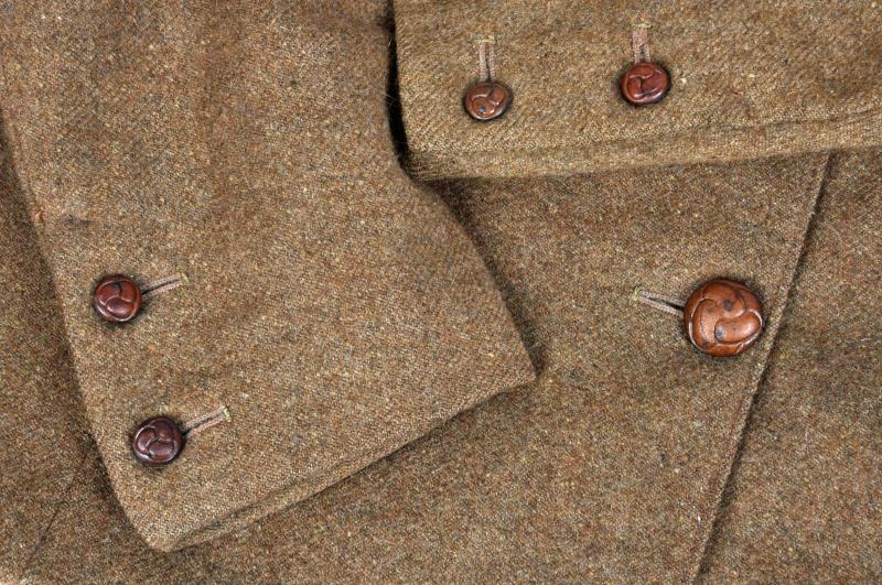 BRITISH WWI WOMAN’S UNIFORM.