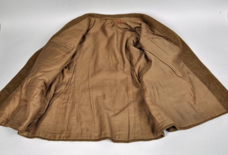 BRITISH WWI WOMAN’S UNIFORM.