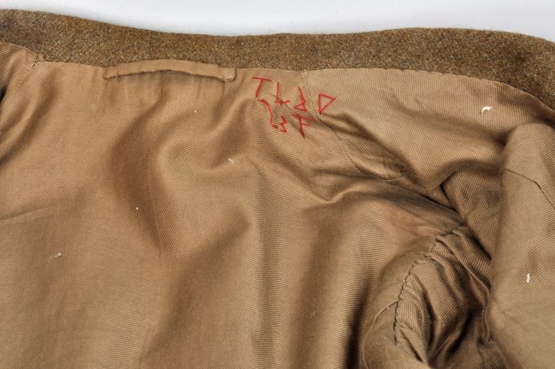 BRITISH WWI WOMAN’S UNIFORM.