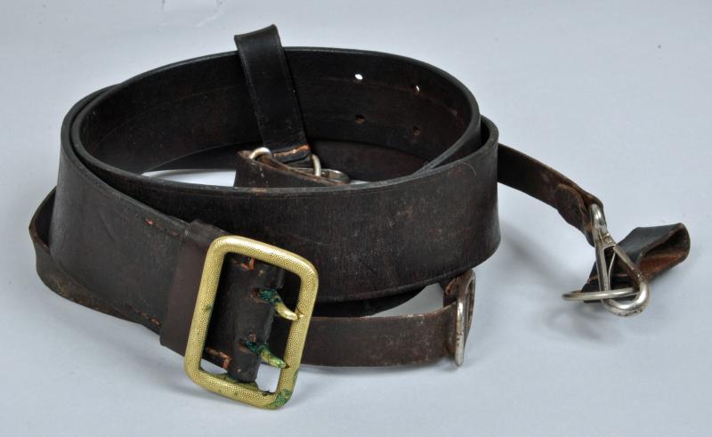 GERMAN WWII OFFICERS WAIST BELT AND CROSS STRAP.