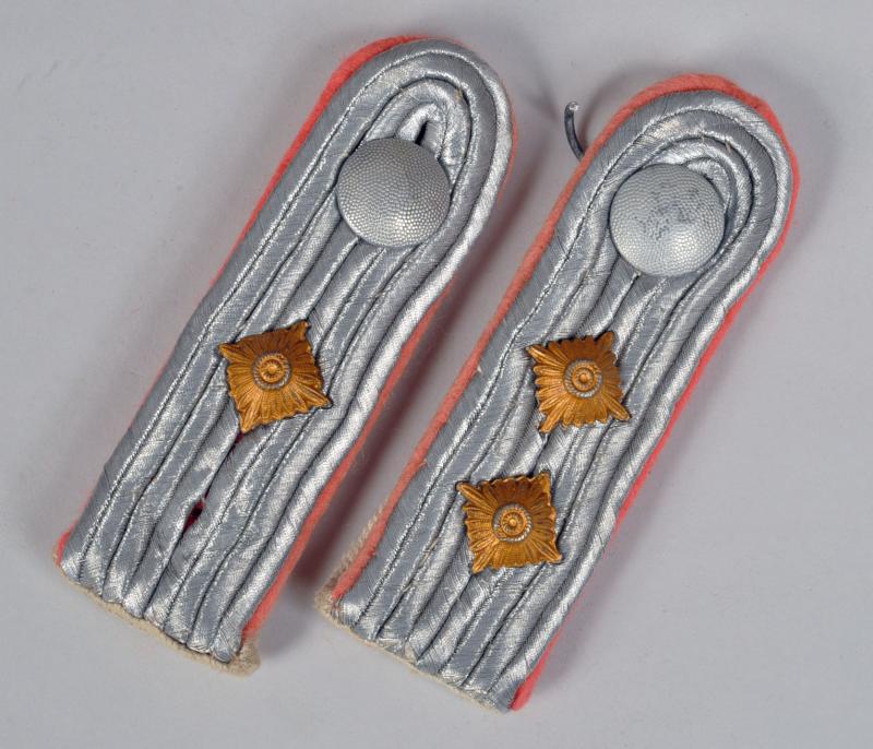 GERMAN WWII LUFTWAFFE AIRFIELD ENGINEERS HAUPTMANN’S SHOULDER BOARDS.