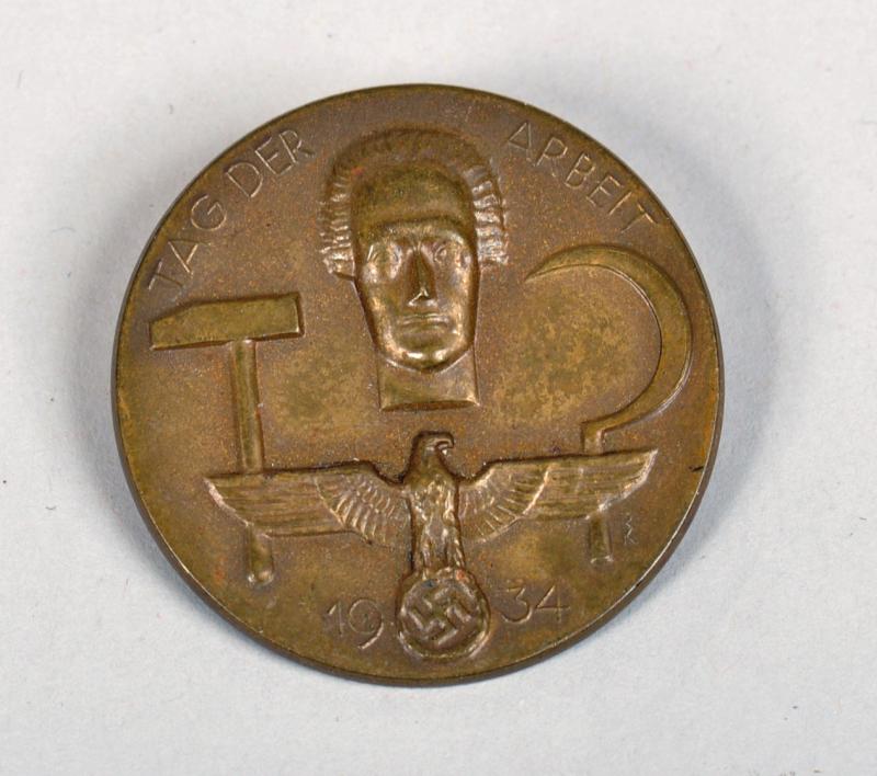 GERMAN WWII TAG DER ARBEIT 1935 TINNY.