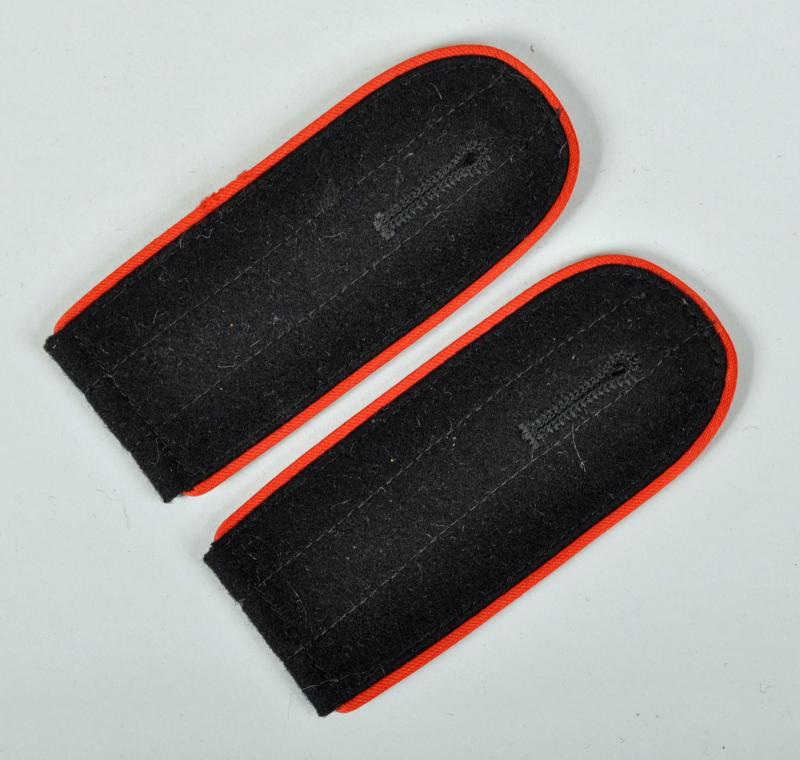 GERMAN WWII WAFFEN SS ARTILLERY ENLISTED MANS SHOULDER BOARDS.