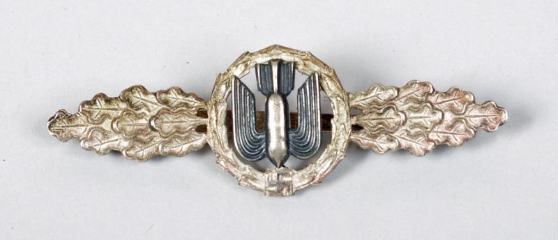 GERMAN WWII LUFTWAFFE BOMBER CLASP IN SILVER.