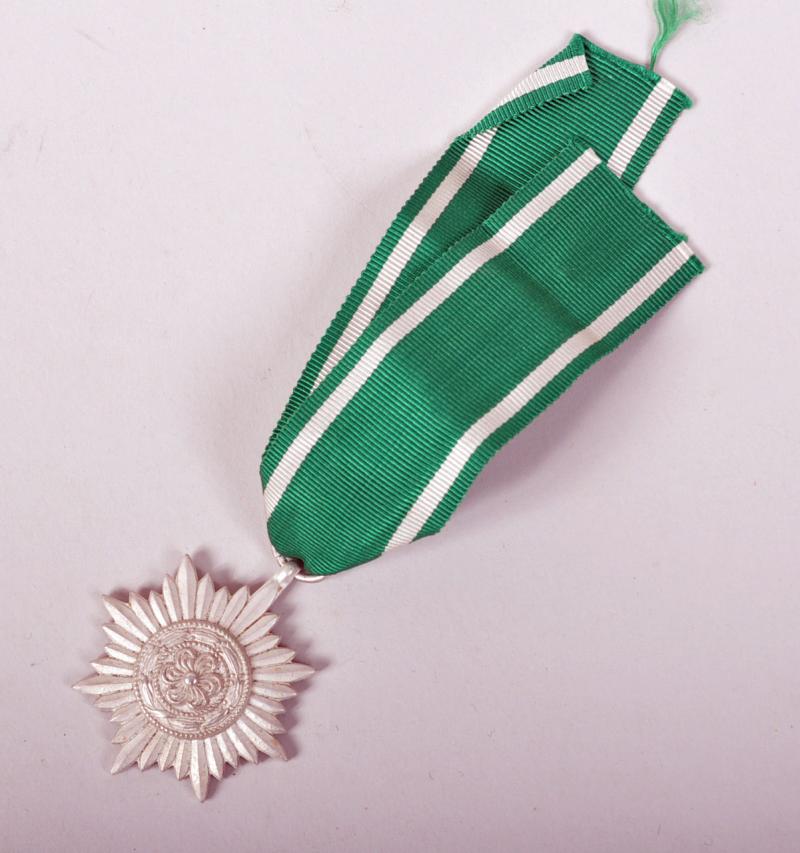 GERMAN WWII EASTERN PEOPLES MEDAL IN SILVER 2ND CLASS WITHOUT SWORDS.