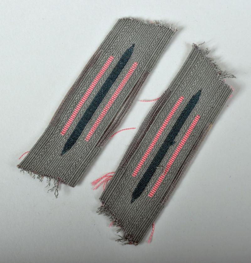 GERMAN WWII PANZER COLLAR PATCHES.