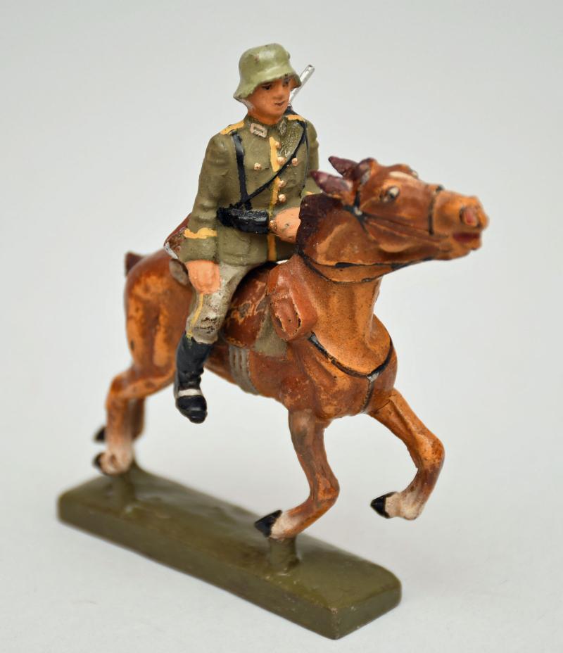 GERMAN WWII LINIOL MOUNTED CAVALRYMAN FIGURE.