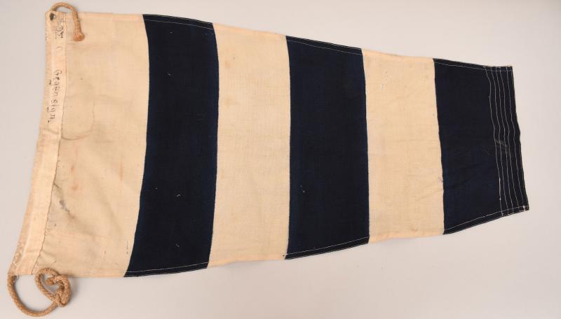 GERMAN WWII KRIEGSMARINE NAVAL SIGNAL FLAG FOR TURNING.