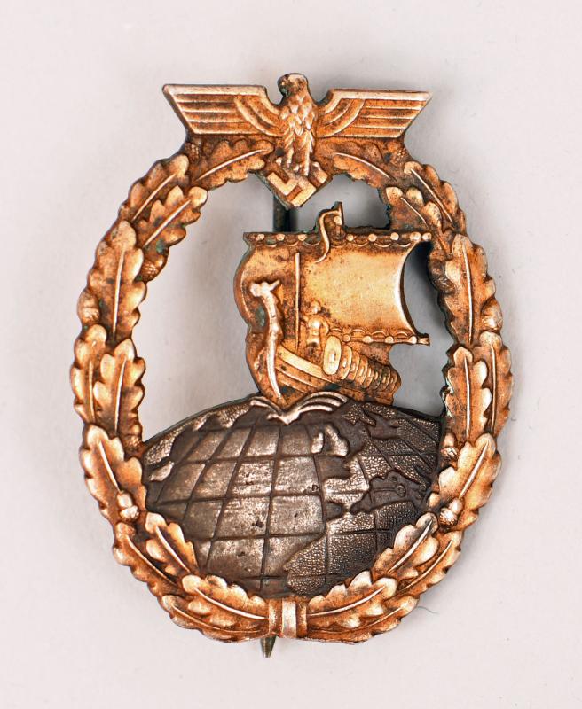 GERMAN WWII KRIEGSMARINE AUXILIARY CRUISER BADGE.