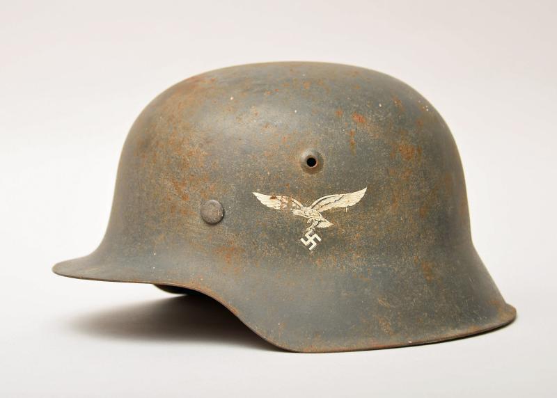 GERMAN WWII LUFTWAFFE M.42 COMBAT HELMET.