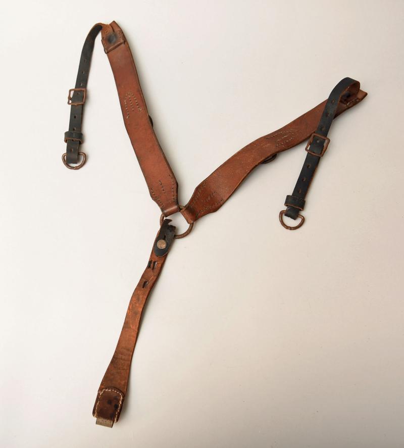 GERMAN WWII COMBAT Y STRAPS DAMAGED.