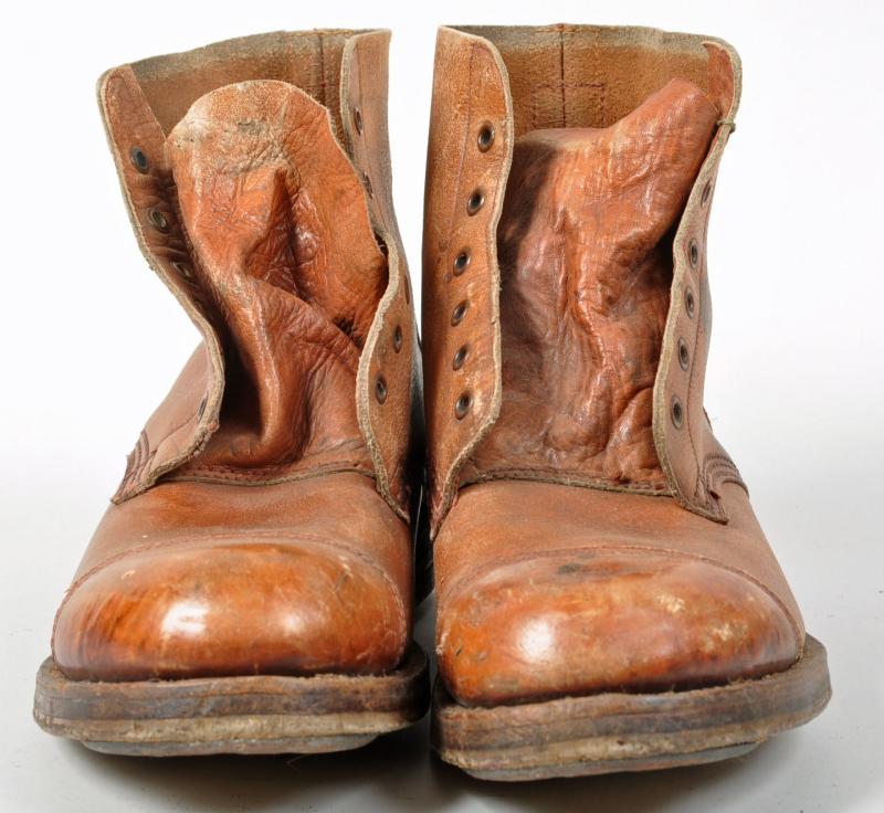 BRITISH WWII JUNGLE BOOTS.