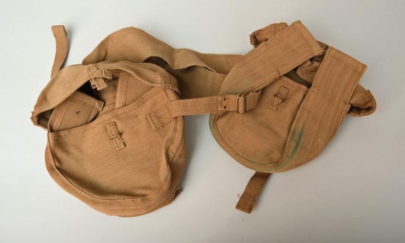 BRITISH WWII VICKERS K GUN POUCHES.