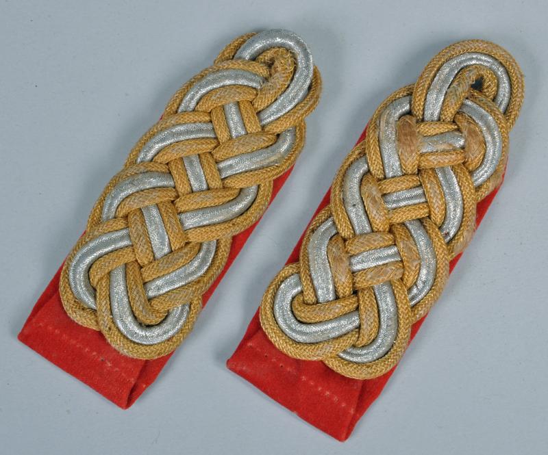 GERMAN WWII GENERALS SHOULDER BOARDS.