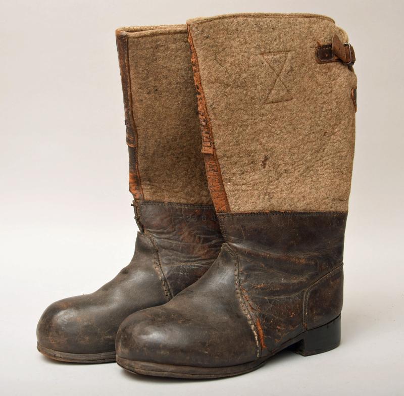 GERMAN ARMY ISSUE FELT WINTER BOOTS.