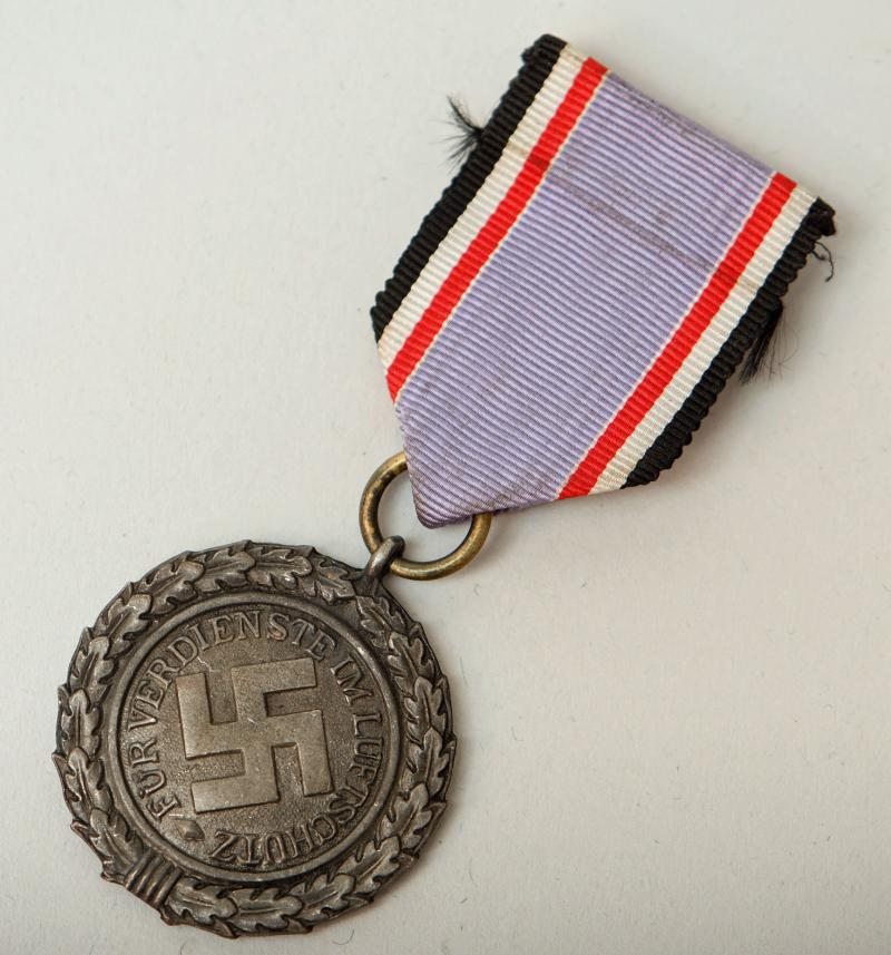 GERMAN WWII REICHSLUFTSCHUTZBUND 2ND CLASS MEDAL.