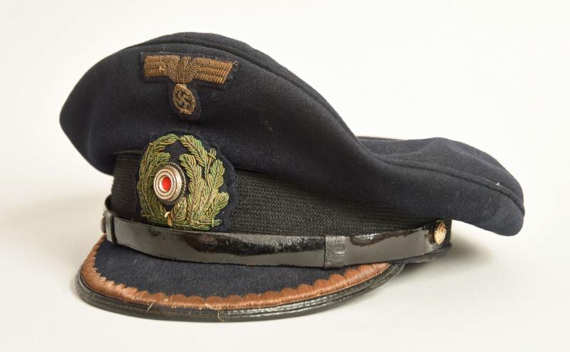 GERMAN WWII KRIEGSMARINE JUNIOR OFFICERS VISOR CAP.