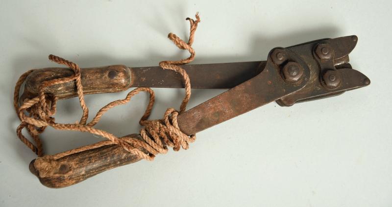 BRITISH WWI SHORT WIRE CUTTERS.