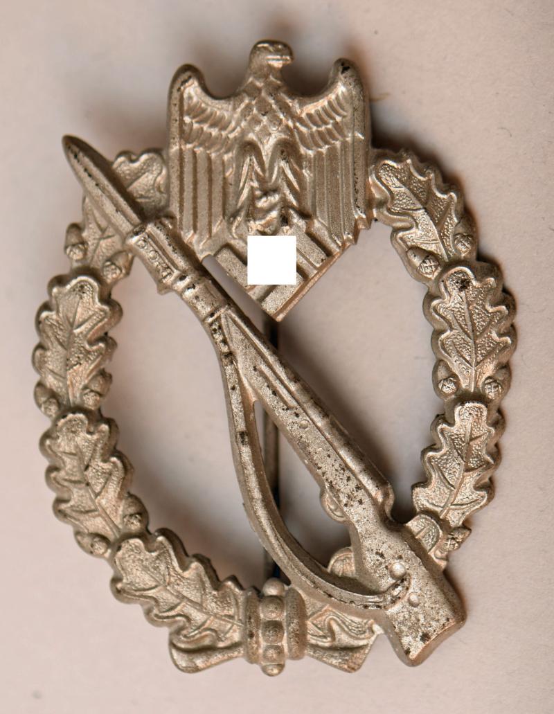 GERMAN WWII INFANTRY ASSAULT BADGE IN SILVER.