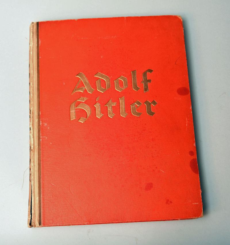 GERMAN WWII ADOLF HITLER CIGARETTE CARD BOOK.