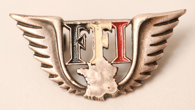 FREE FRANCE WWII BADGE.