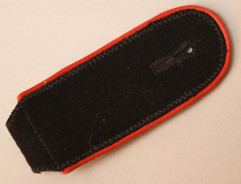 GERMAN WWII WAFFEN SS SINGLE ARTILLERY SHOULDER BOARD.
