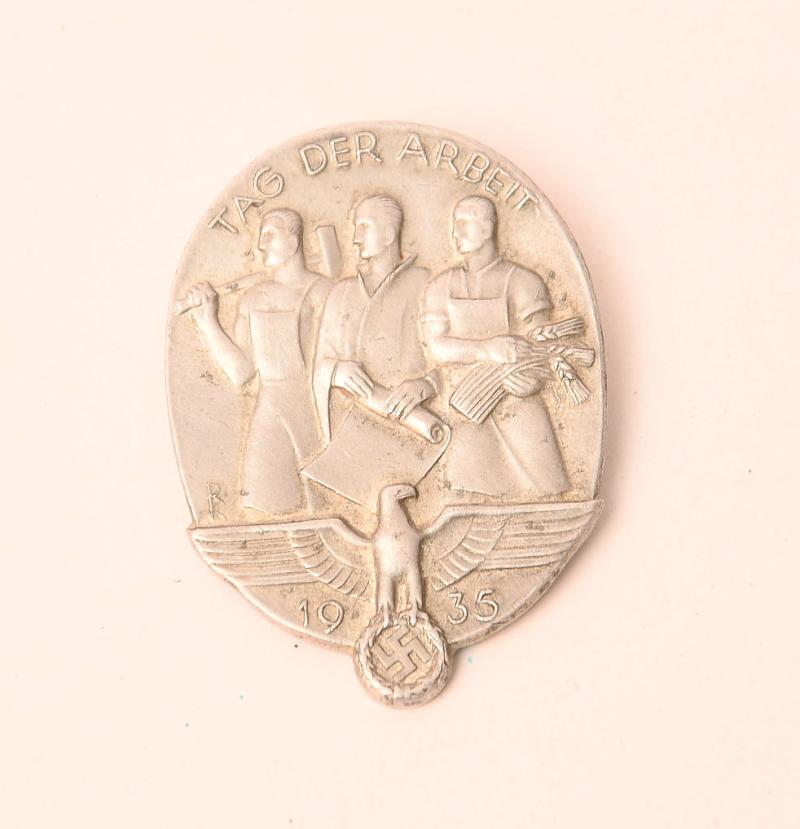 GERMAN WWII DAY OF LABOUR 1935 TINNY .