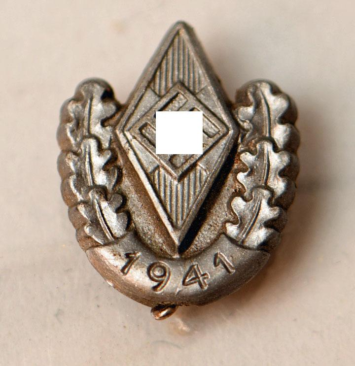 GERMAN WWII HITLER YOUTH REICHSSPORTWETTKAMPF BADGE.