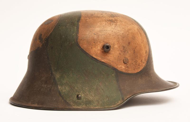 GERMAN WWI CAMOUFLAGE TRENCH HELMET M16.