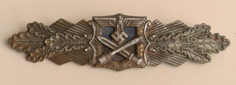 GERMAN WWII CLOSE COMBAT CLASP IN BRONZE.