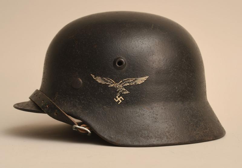 GERMAN WWII LUFTWAFFE SINGLE DECAL M 40 COMBAT HELMET.