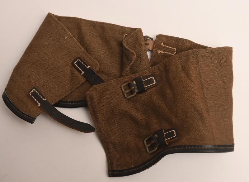 GERMAN WWII ARMED FORCES GAITERS.