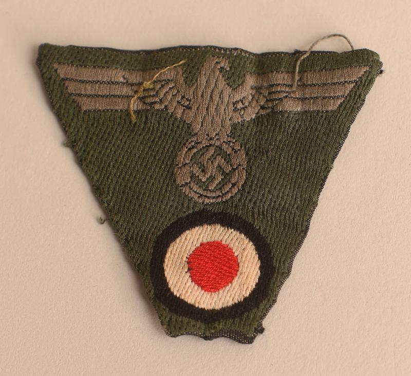 GERMAN WWII ARMY MAN’S M 43 INSIGNIA.