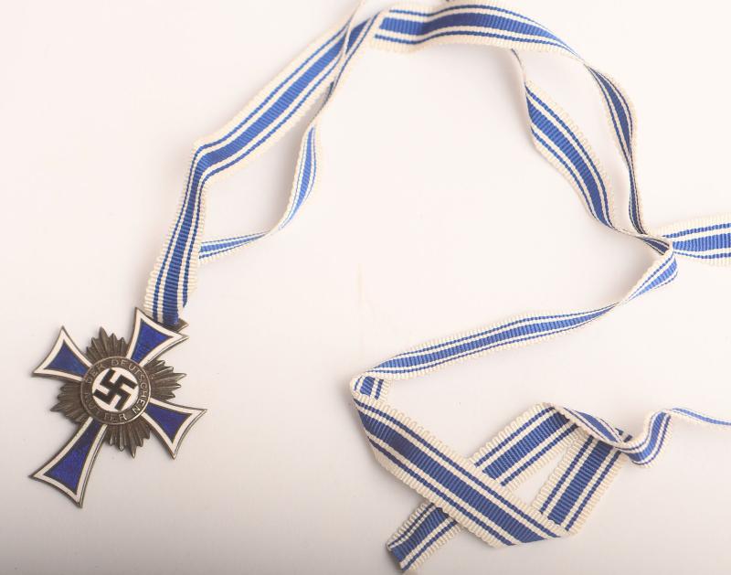 GERMAN WWII MOTHERS CROSS IN SILVER.