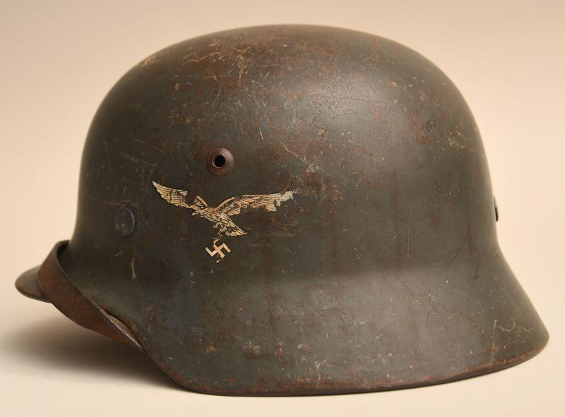 GERMAN WWII M35 LUFTWAFFE SINGLE DECAL COMBAT HELMET.