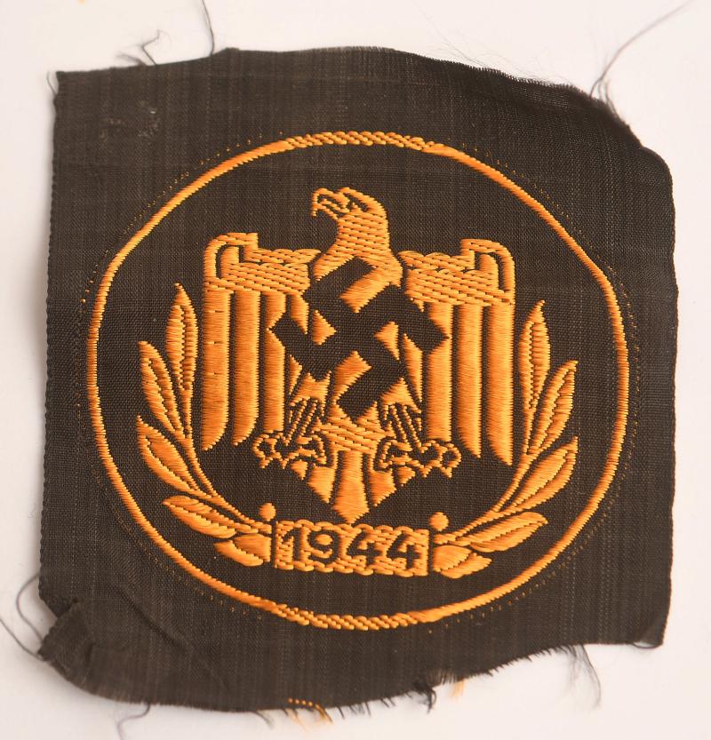 GERMAN WWII SPORTS SECTION ACHIEVEMENT BADGE 1944.