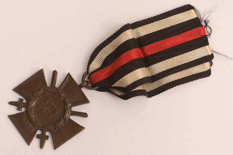 GERMAN WWI WAR HONOUR CROSS WITH SWORDS.