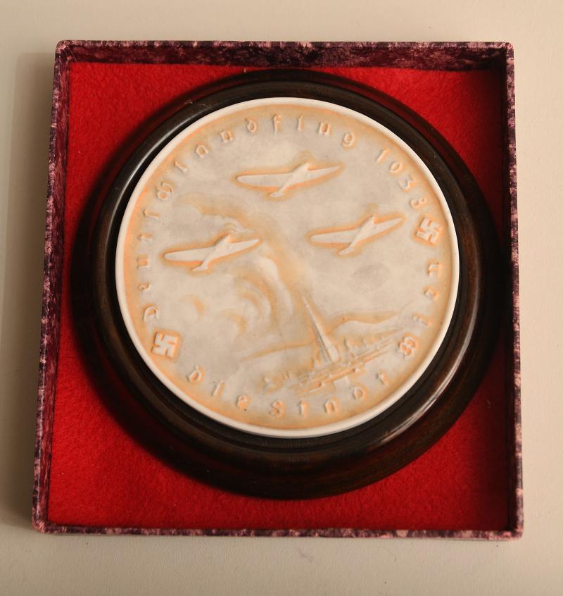 GERMAN WWII DEUTSCHLAND AIR RACE 1938 PORCELAIN PLAQUE.