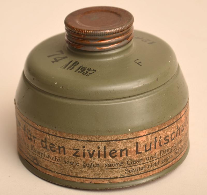 GERMAN WWII LUFTSCHUTZ GAS MASK SPARE FILTER.