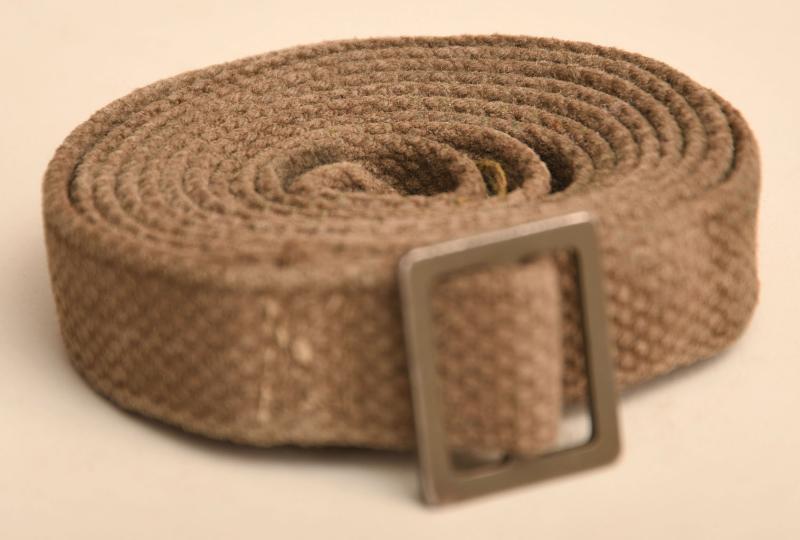 GERMAN WWII COMBAT GAS MASK LONG SUSPENSION STRAP IN WEB.