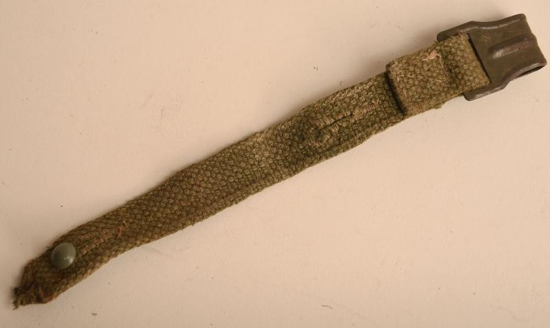 GERMAN WWII COMBAT GAS MASK LOWER STEADYING  STRAP.