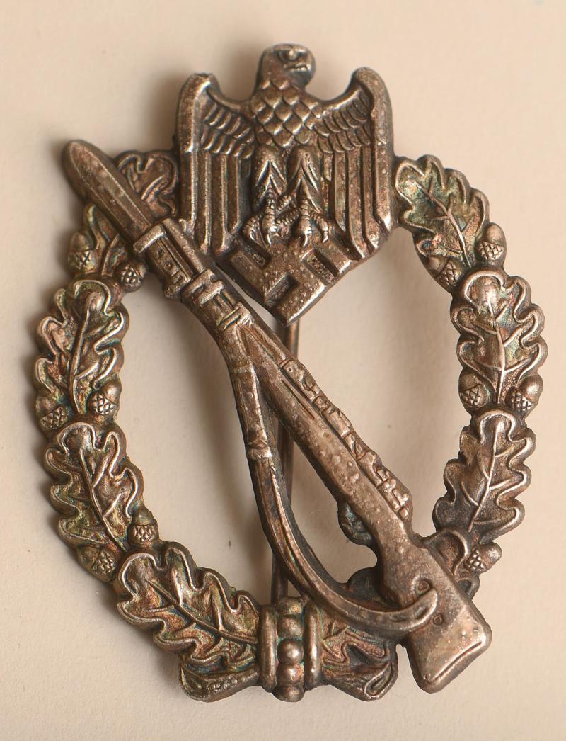 GERMAN WWII INFANTRY ASSAULT BADGE IN SILVER BY CE  JUNCKER.