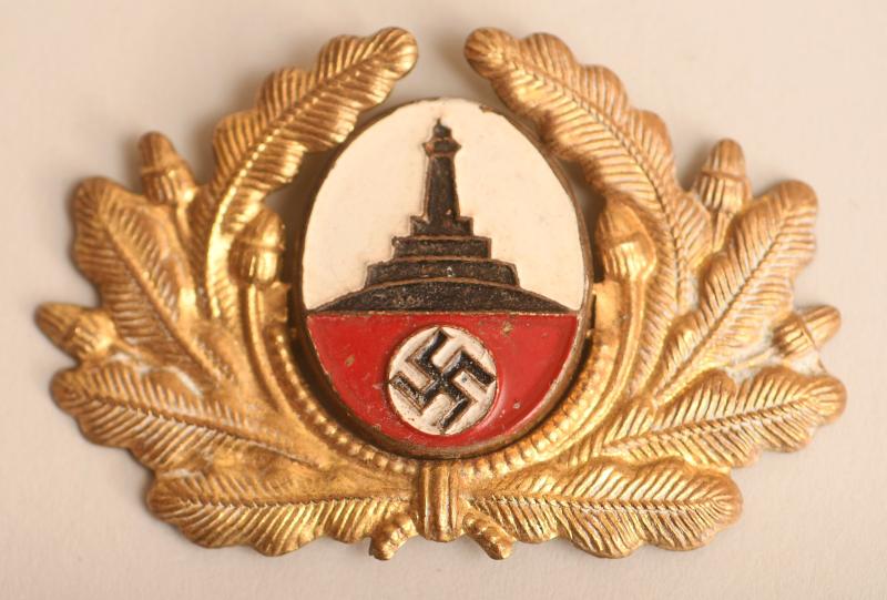 GERMAN WWII OLD COMRADES KIEL LIGHTHOUSE CAP INSIGNIA.