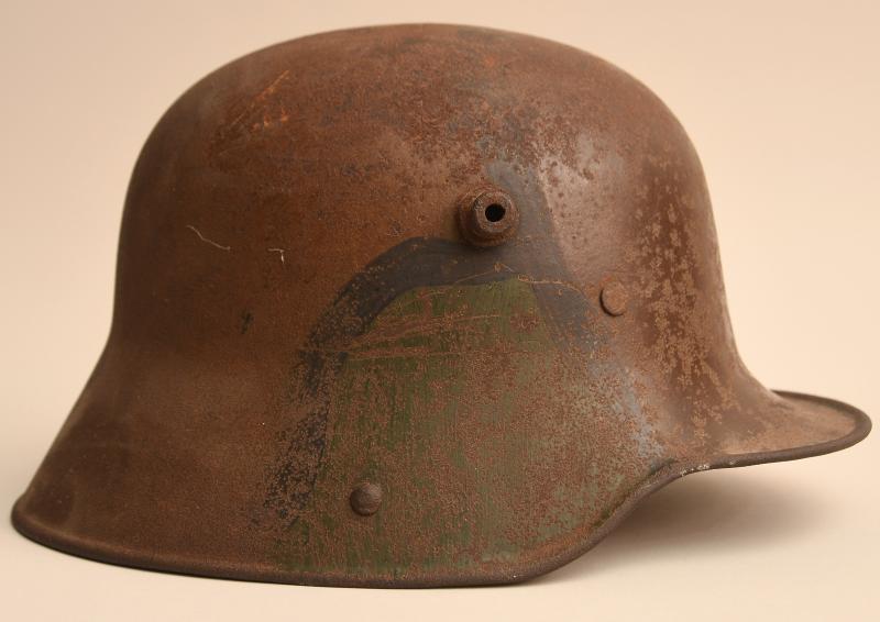 GERMAN WWI M16 CAMOUFLAGE TRENCH HELMET.