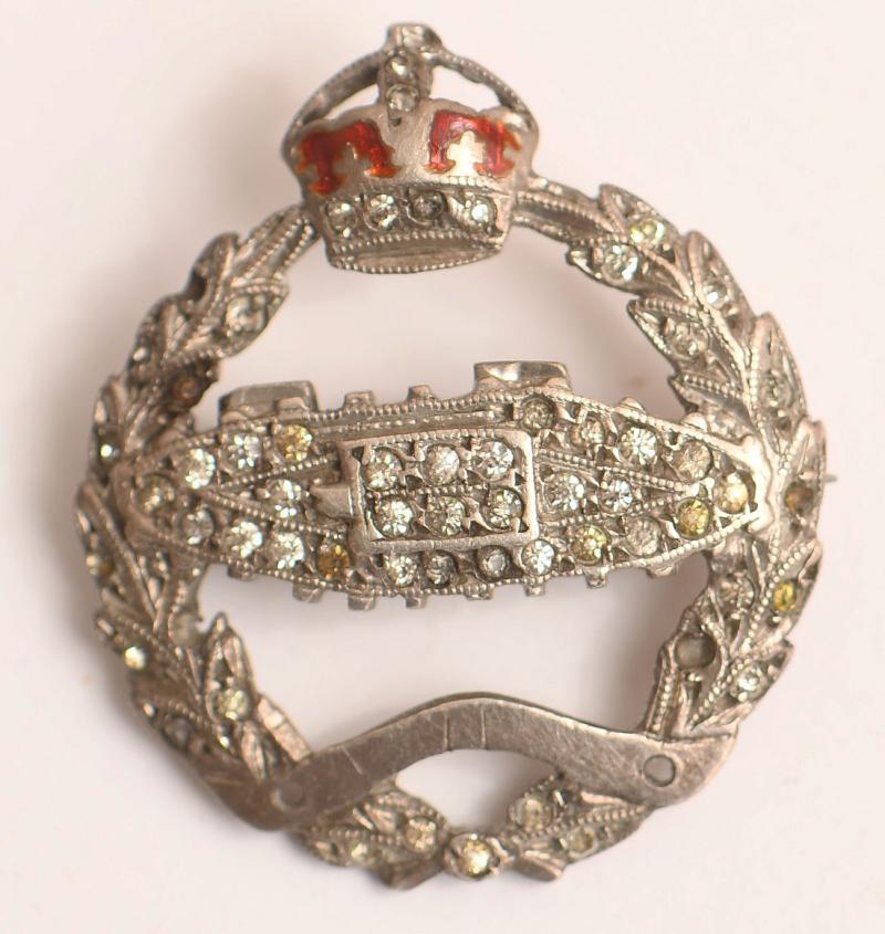 BRITISH WWII ROYAL TANK REGIMENT SWEETHEART BROOCH.