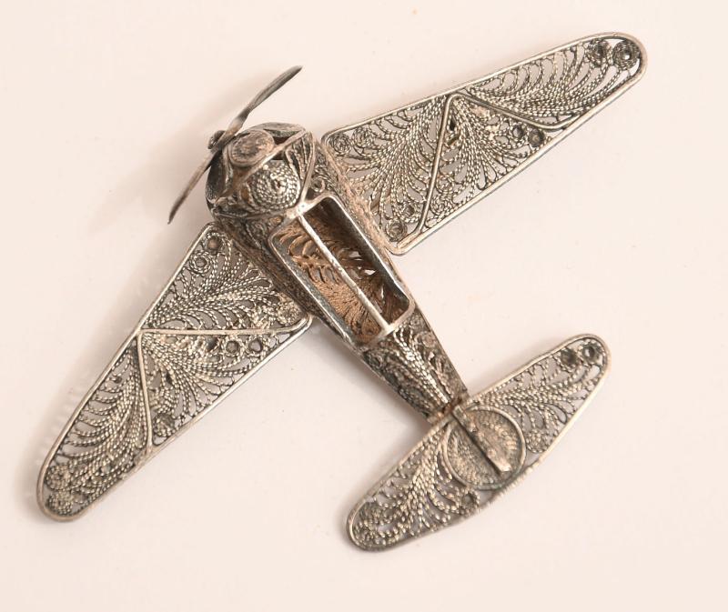 BRITISH WWII AVIATORS GIFT SWEETHEART BROOCH.