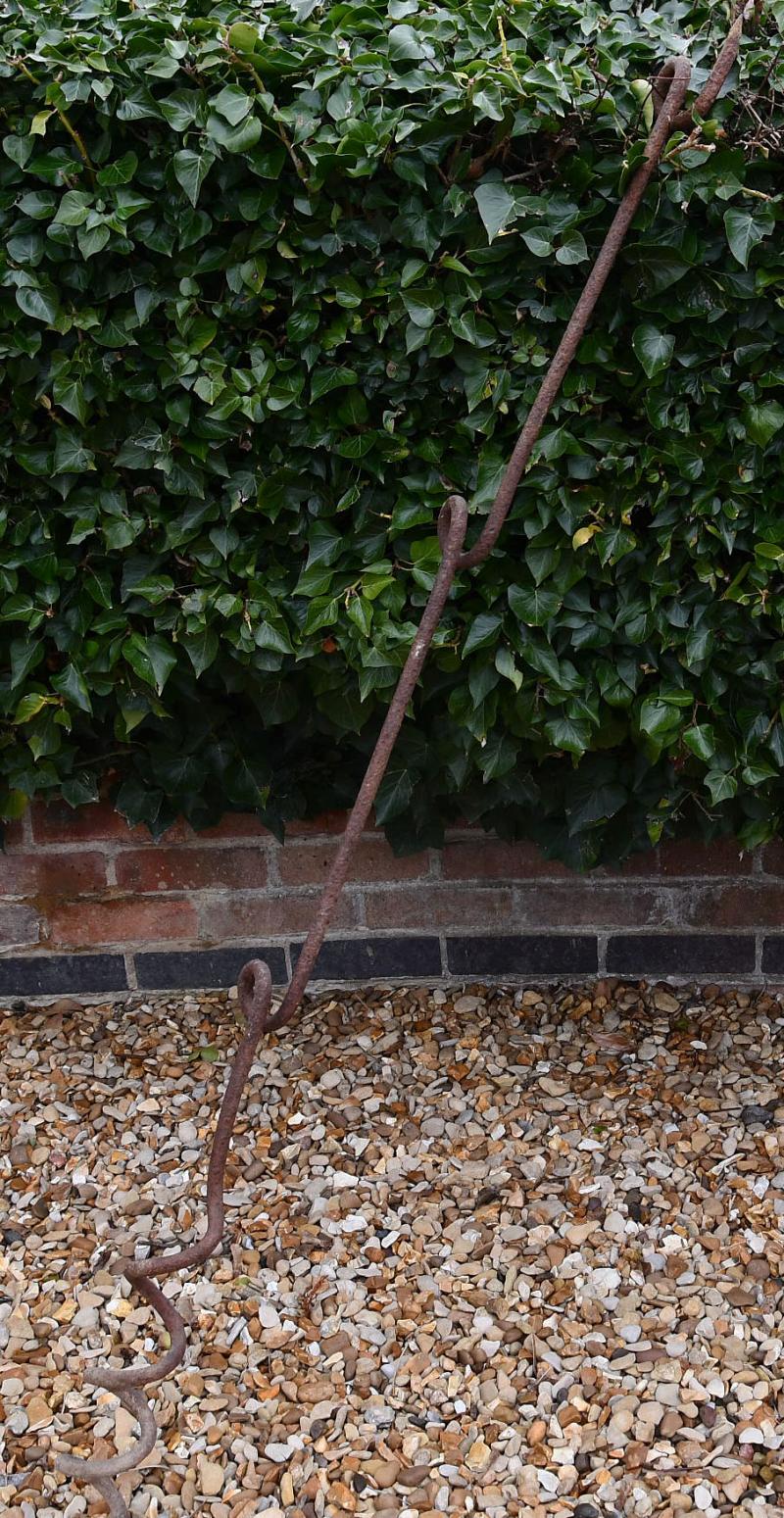 BRITISH WWI BARBED WIRE SPIRAL STEEL POST.